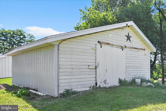 5235 FOUR POINT RD, Bethel, PA 19507