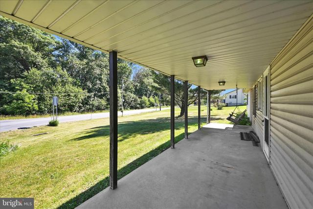 5235 FOUR POINT RD, Bethel, PA 19507