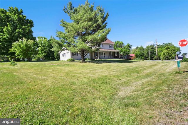 5235 FOUR POINT RD, Bethel, PA 19507