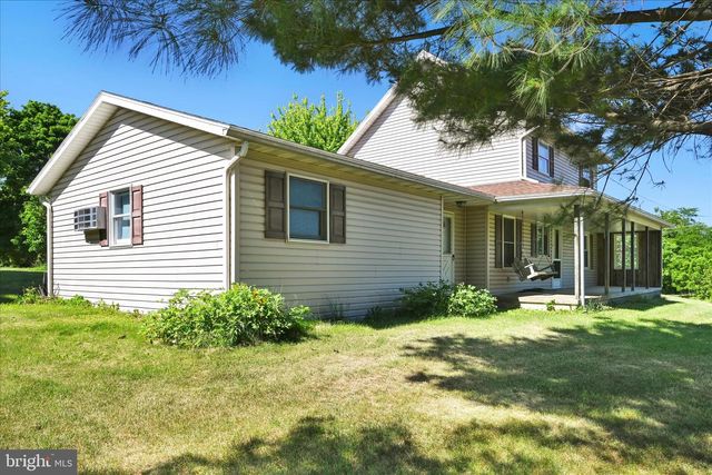5235 FOUR POINT RD, Bethel, PA 19507