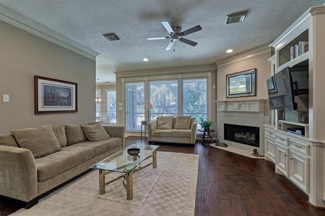 14 Clarion Ridge, The Woodlands, TX 77382