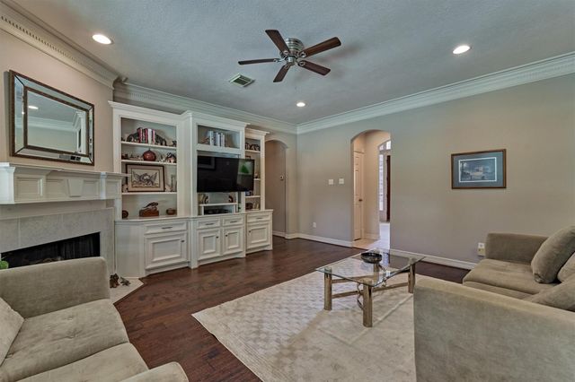 14 Clarion Ridge, The Woodlands, TX 77382