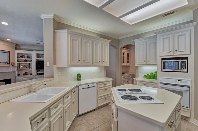 14 Clarion Ridge, The Woodlands, TX 77382