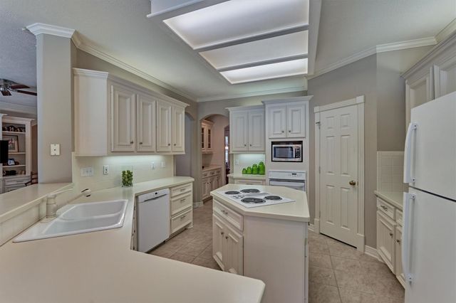 14 Clarion Ridge, The Woodlands, TX 77382