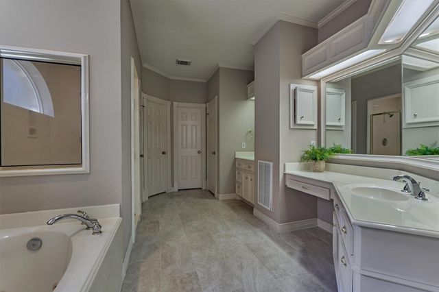 14 Clarion Ridge, The Woodlands, TX 77382