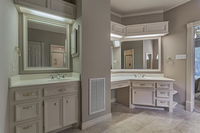 14 Clarion Ridge, The Woodlands, TX 77382