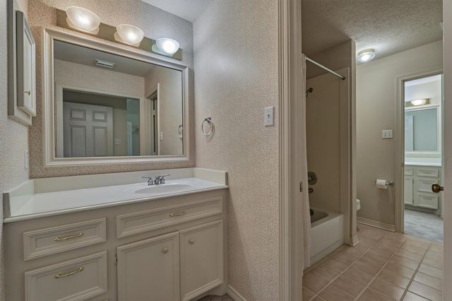 14 Clarion Ridge, The Woodlands, TX 77382