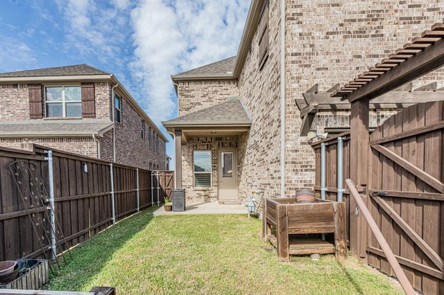 304 Adam Way, Euless, TX 76040