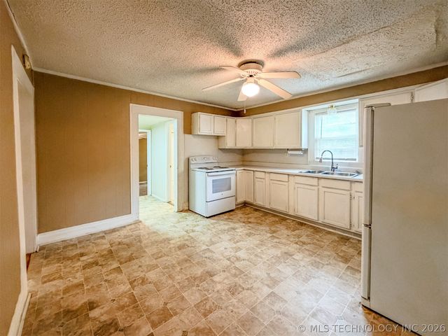 325 W Chickasaw Street, Tahlequah, OK 74464