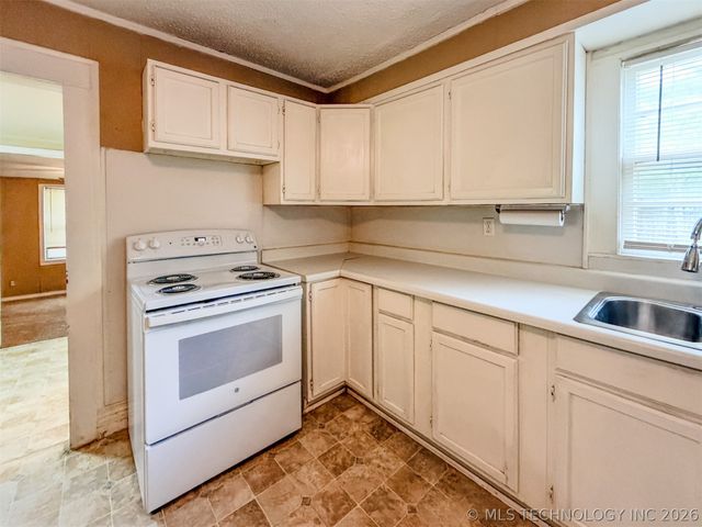 325 W Chickasaw Street, Tahlequah, OK 74464