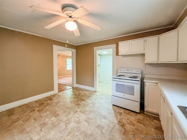 325 W Chickasaw Street, Tahlequah, OK 74464