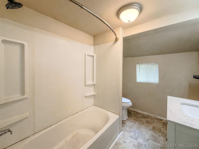 325 W Chickasaw Street, Tahlequah, OK 74464