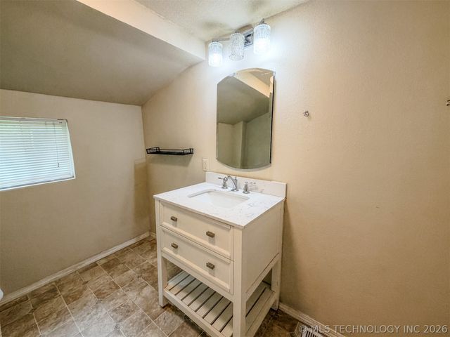 325 W Chickasaw Street, Tahlequah, OK 74464