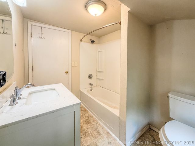 325 W Chickasaw Street, Tahlequah, OK 74464