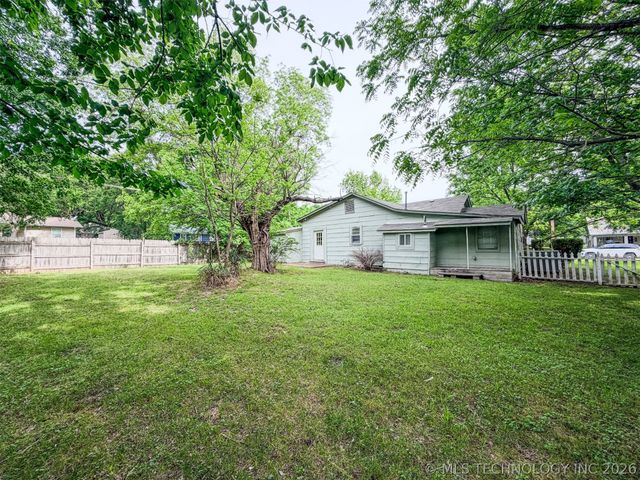 325 W Chickasaw Street, Tahlequah, OK 74464