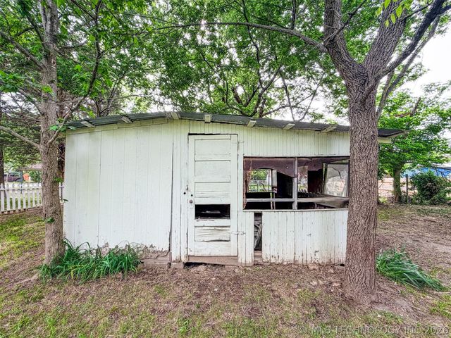 325 W Chickasaw Street, Tahlequah, OK 74464