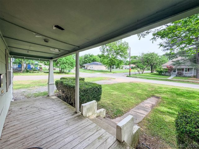 325 W Chickasaw Street, Tahlequah, OK 74464