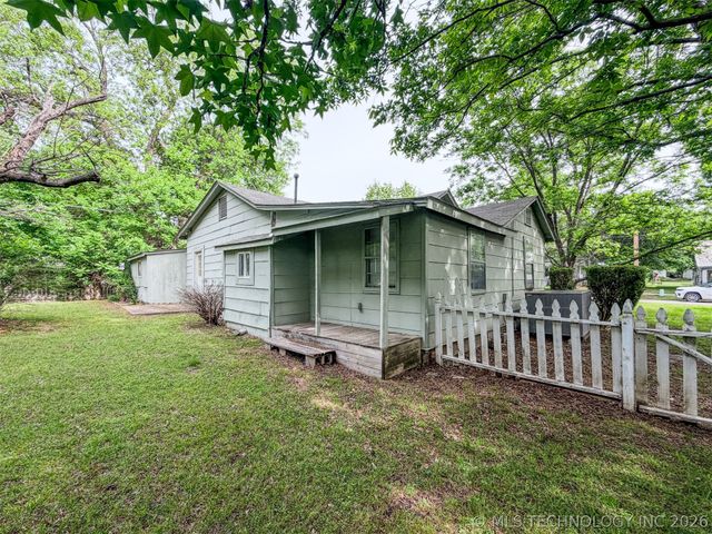 325 W Chickasaw Street, Tahlequah, OK 74464