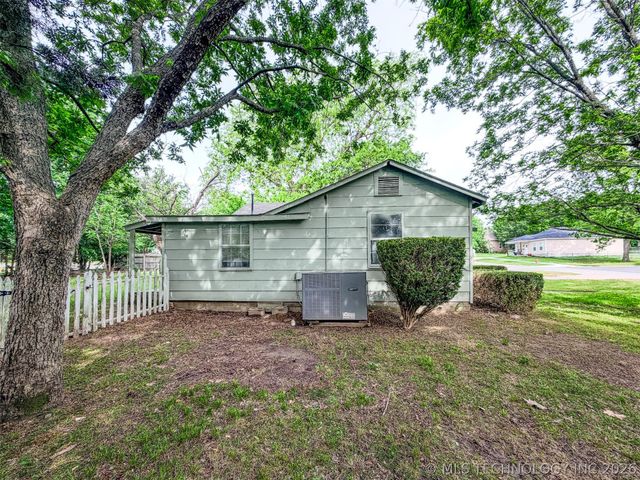 325 W Chickasaw Street, Tahlequah, OK 74464