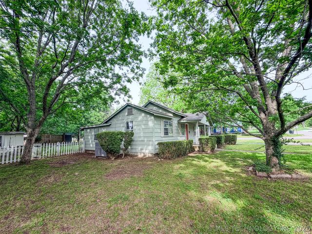 325 W Chickasaw Street, Tahlequah, OK 74464
