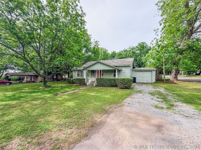325 W Chickasaw Street, Tahlequah, OK 74464