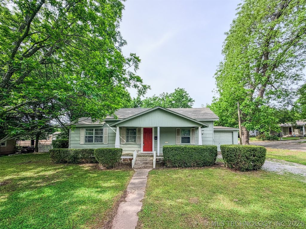325 W Chickasaw Street, Tahlequah, OK 74464