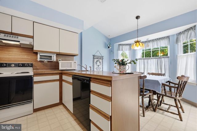 30 S TIMBER RD, Holland, PA 18966
