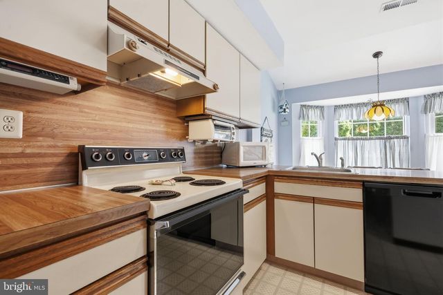 30 S TIMBER RD, Holland, PA 18966