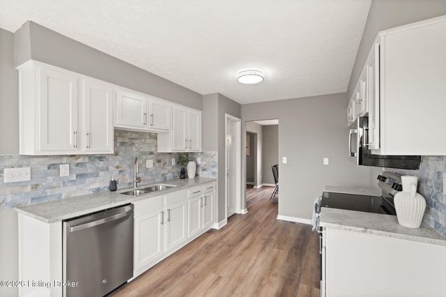 4506 Starks Dr, Louisville, KY 40218