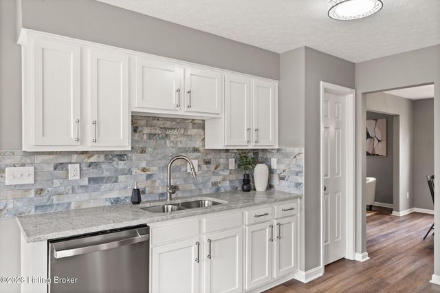 4506 Starks Dr, Louisville, KY 40218