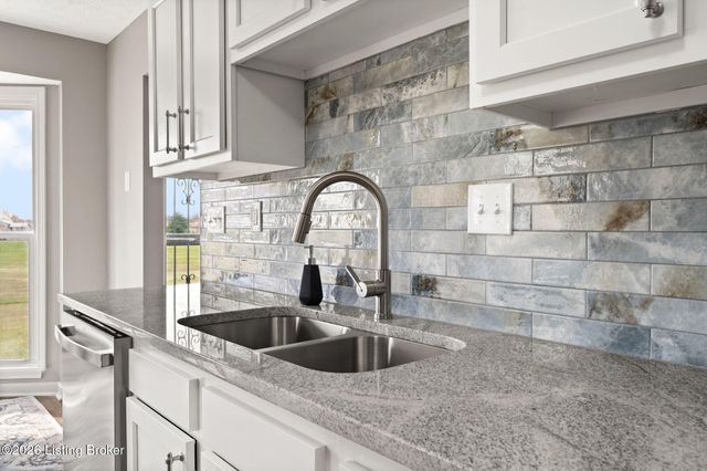 4506 Starks Dr, Louisville, KY 40218