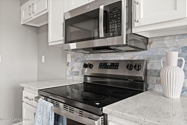 4506 Starks Dr, Louisville, KY 40218