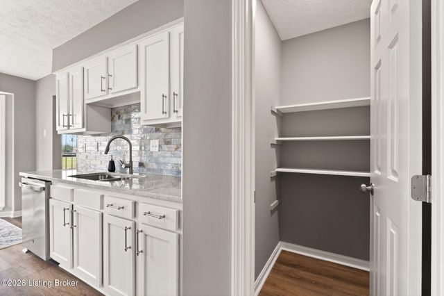 4506 Starks Dr, Louisville, KY 40218