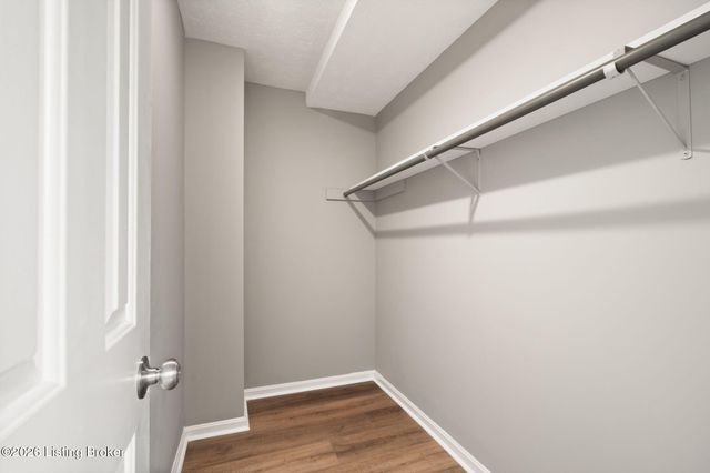 4506 Starks Dr, Louisville, KY 40218