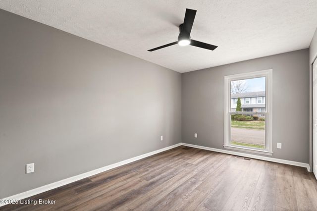 4506 Starks Dr, Louisville, KY 40218