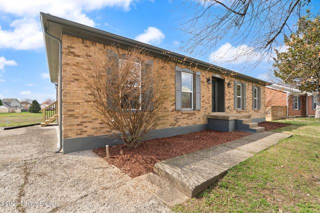 4506 Starks Dr, Louisville, KY 40218