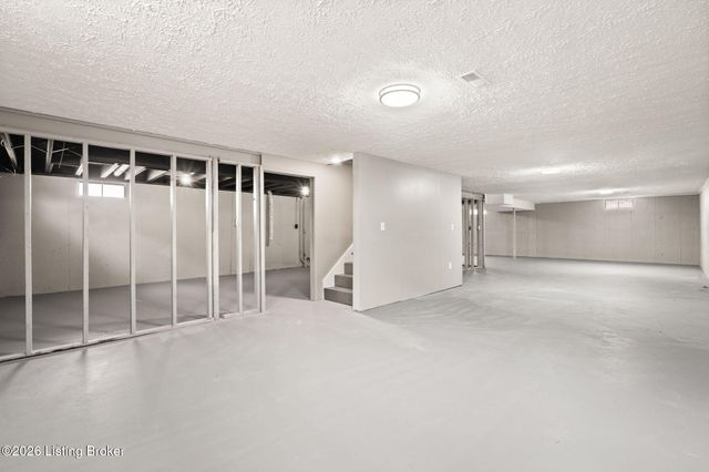 4506 Starks Dr, Louisville, KY 40218