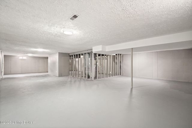 4506 Starks Dr, Louisville, KY 40218