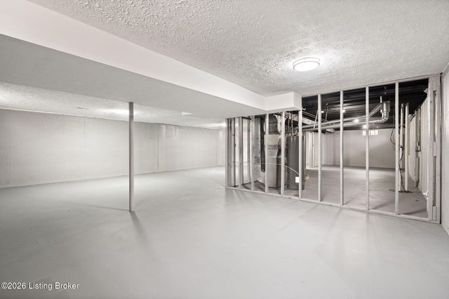 4506 Starks Dr, Louisville, KY 40218