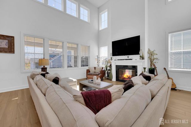 72 Ross Lane, Cranbury, NJ 08512