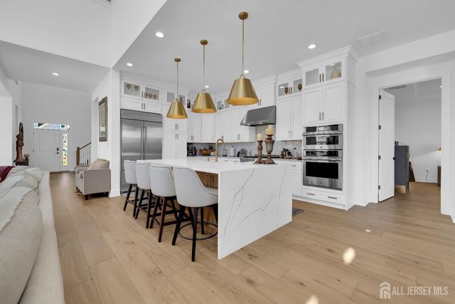 72 Ross Lane, Cranbury, NJ 08512