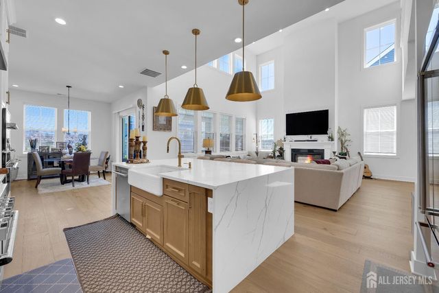 72 Ross Lane, Cranbury, NJ 08512