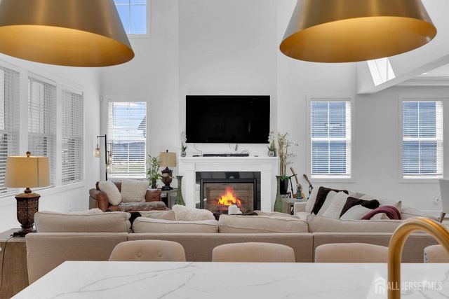 72 Ross Lane, Cranbury, NJ 08512