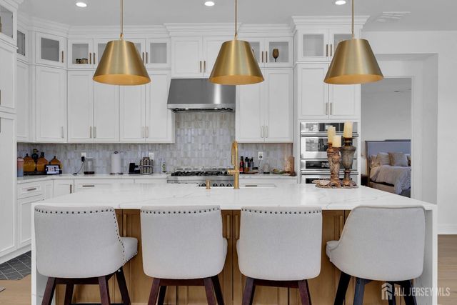 72 Ross Lane, Cranbury, NJ 08512