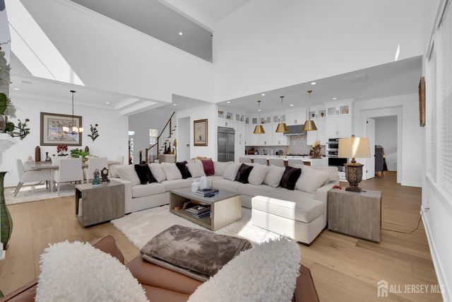 72 Ross Lane, Cranbury, NJ 08512