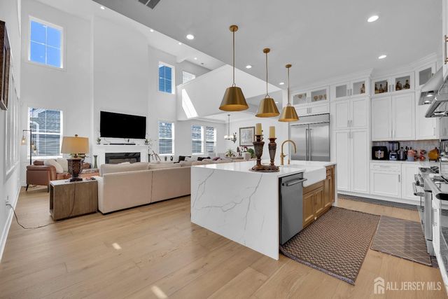 72 Ross Lane, Cranbury, NJ 08512