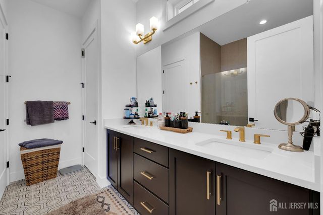 72 Ross Lane, Cranbury, NJ 08512