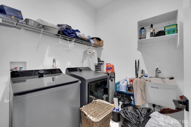 72 Ross Lane, Cranbury, NJ 08512