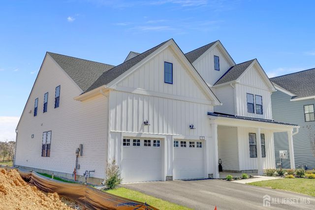 72 Ross Lane, Cranbury, NJ 08512