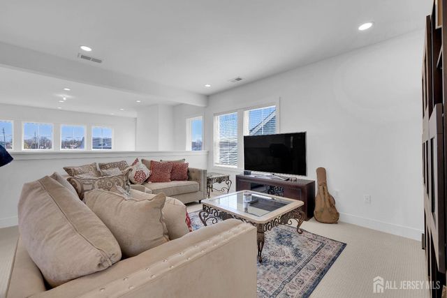 72 Ross Lane, Cranbury, NJ 08512